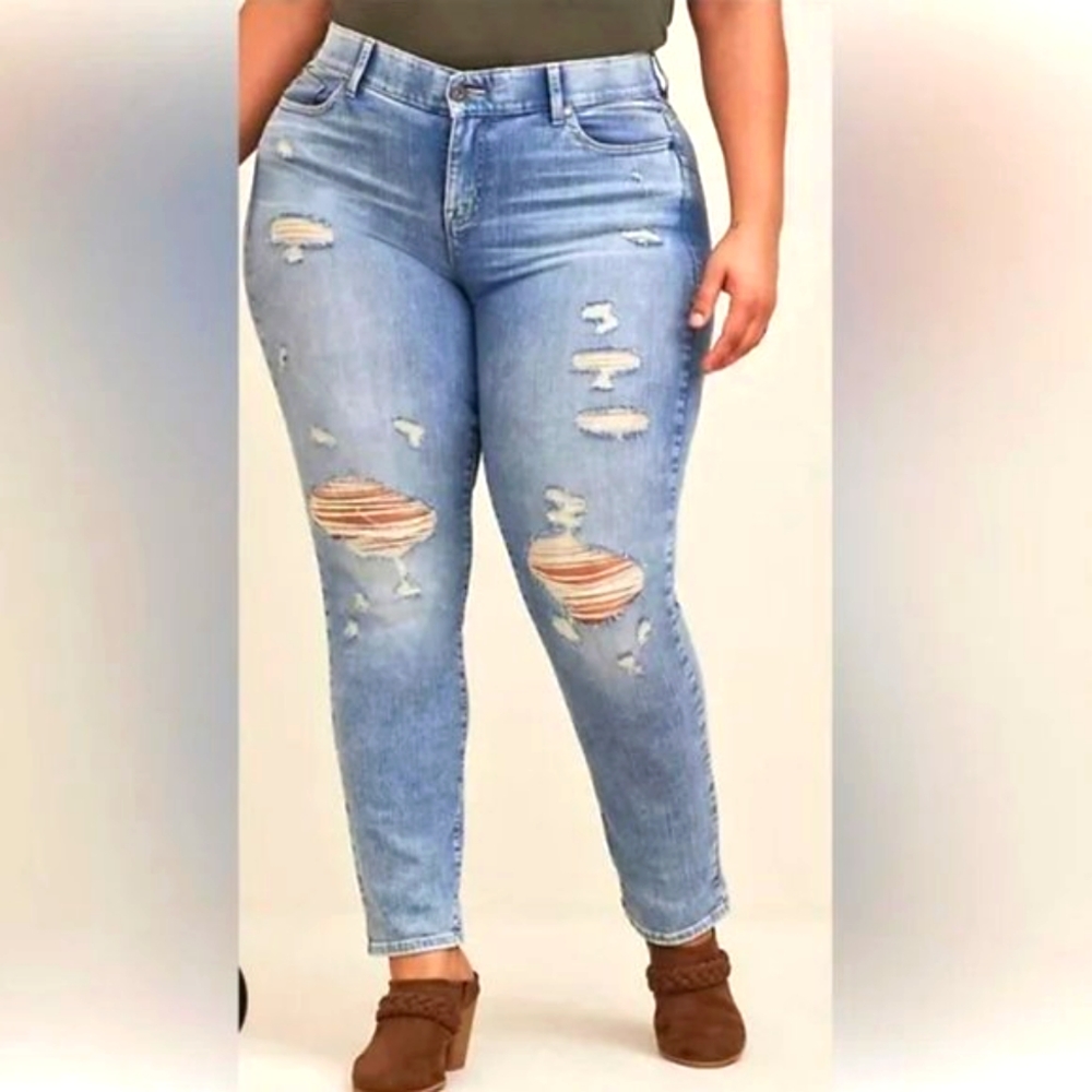 ❤️NWT TORRID JEANS - BOMBSHELL STRAIGHT STRETCH HIGH RISE DISTRESSED